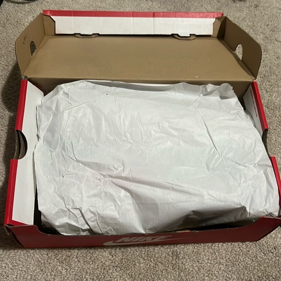 Nike shoes lightly worn - Picture 1 of 5